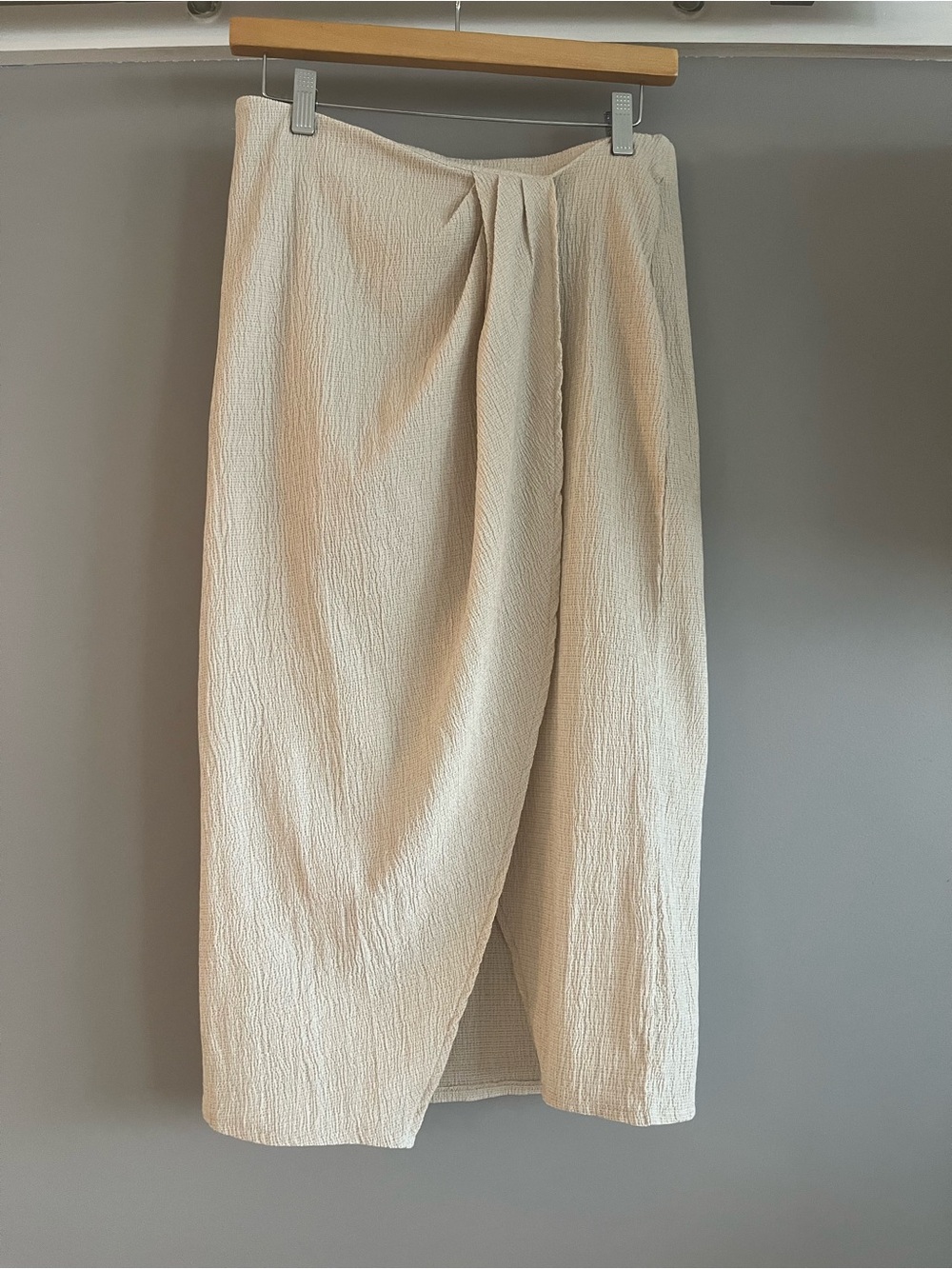 H&M Cream Textured Wrap Pencil Skirt M